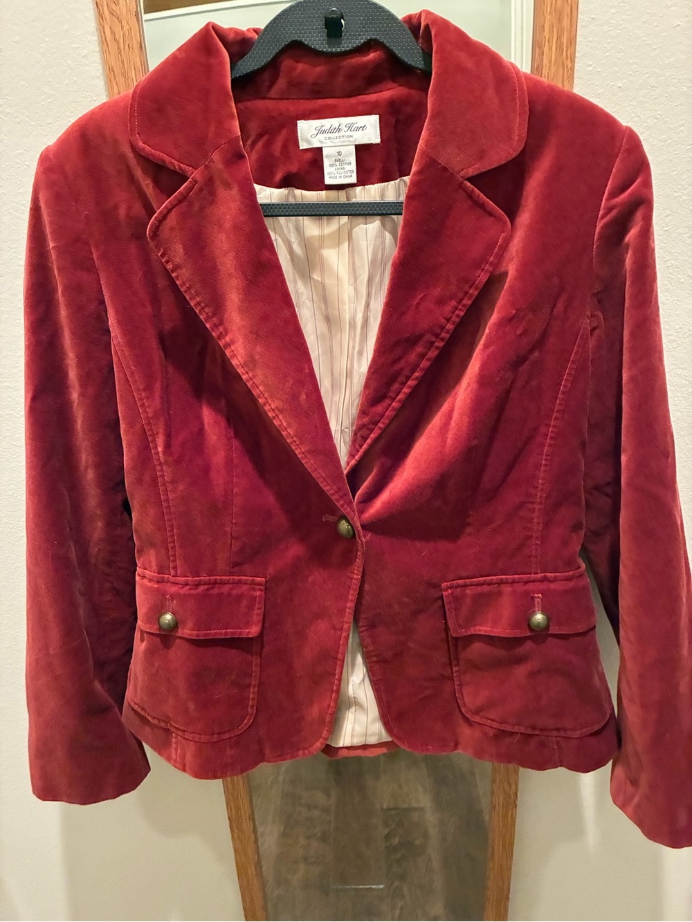 Vintage 70’s look velvet coat blazer. Rust color size 10. Judith Lane